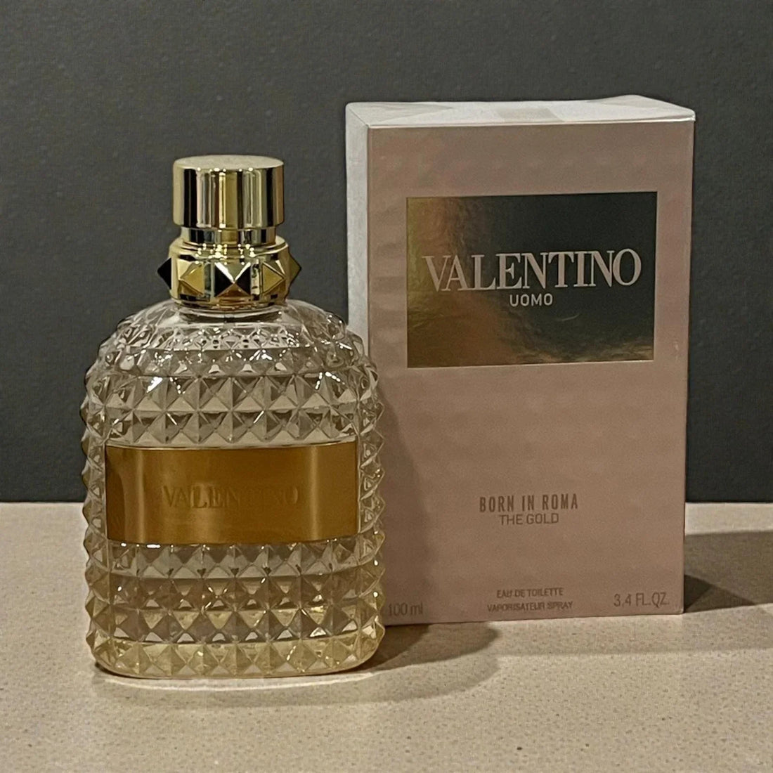 Valentino Donna Born in Roma Ivory EDP bottle